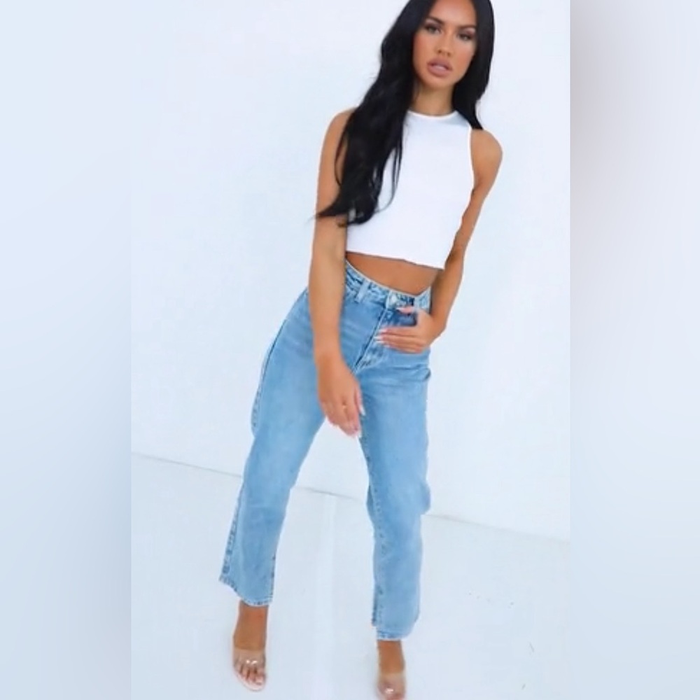 Pretty Little Things NEW Mid Wash Cropped Split Hem Bum Rip Jeans Size 4